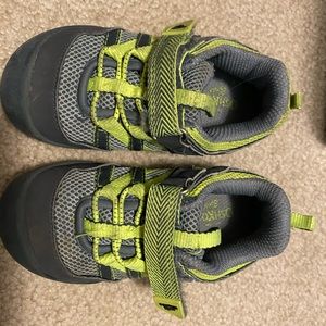 Size 8 boy shoes toddler